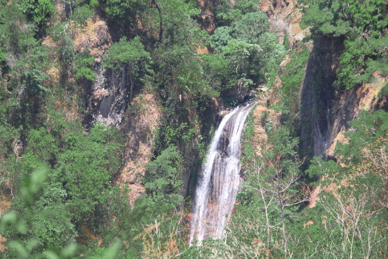 Водопад Air Terjun Desa Kutuh
