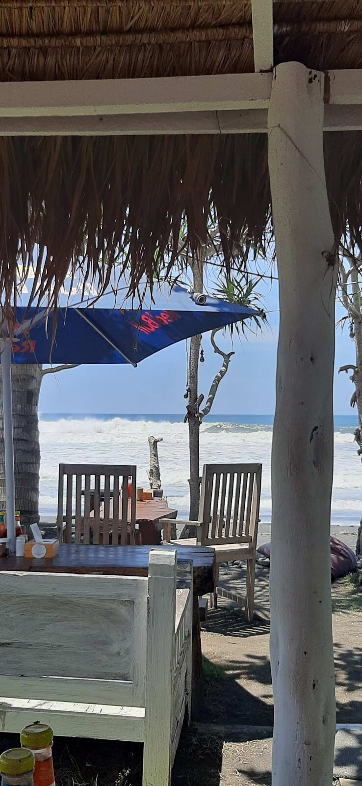 The Holy Tree Kitchen, Coffee & Surfshop