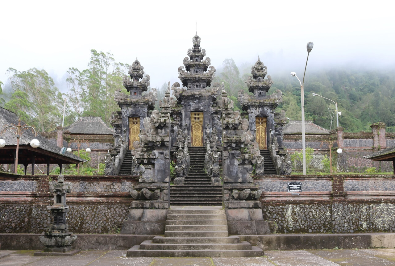 Храм Pura Pasar Agung Sebudi