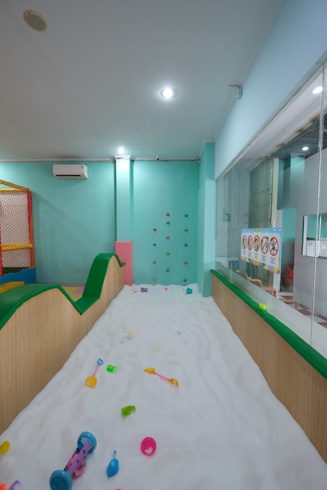 Pimpimpow Playground And Cafe