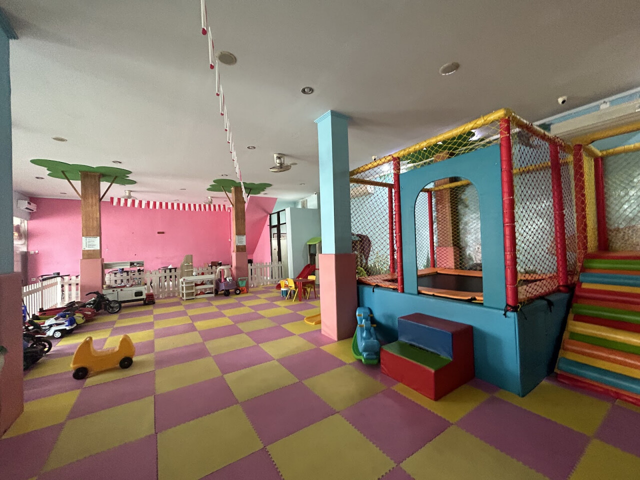 Pimpimpow Playground And Cafe