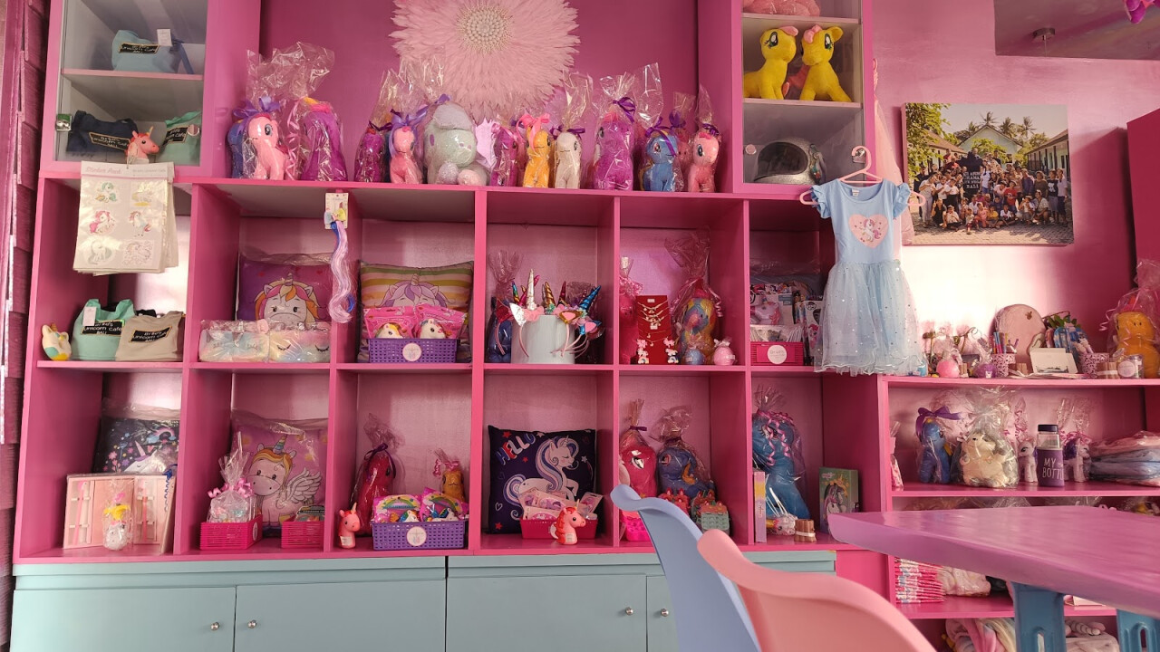 Brie's Unicorn Cafe and Pocket Pet Playground