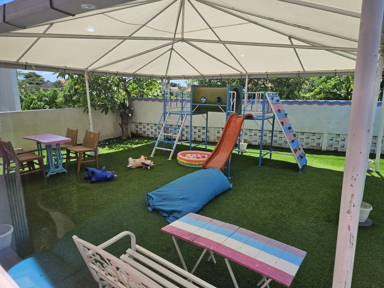 Brie's Unicorn Cafe and Pocket Pet Playground