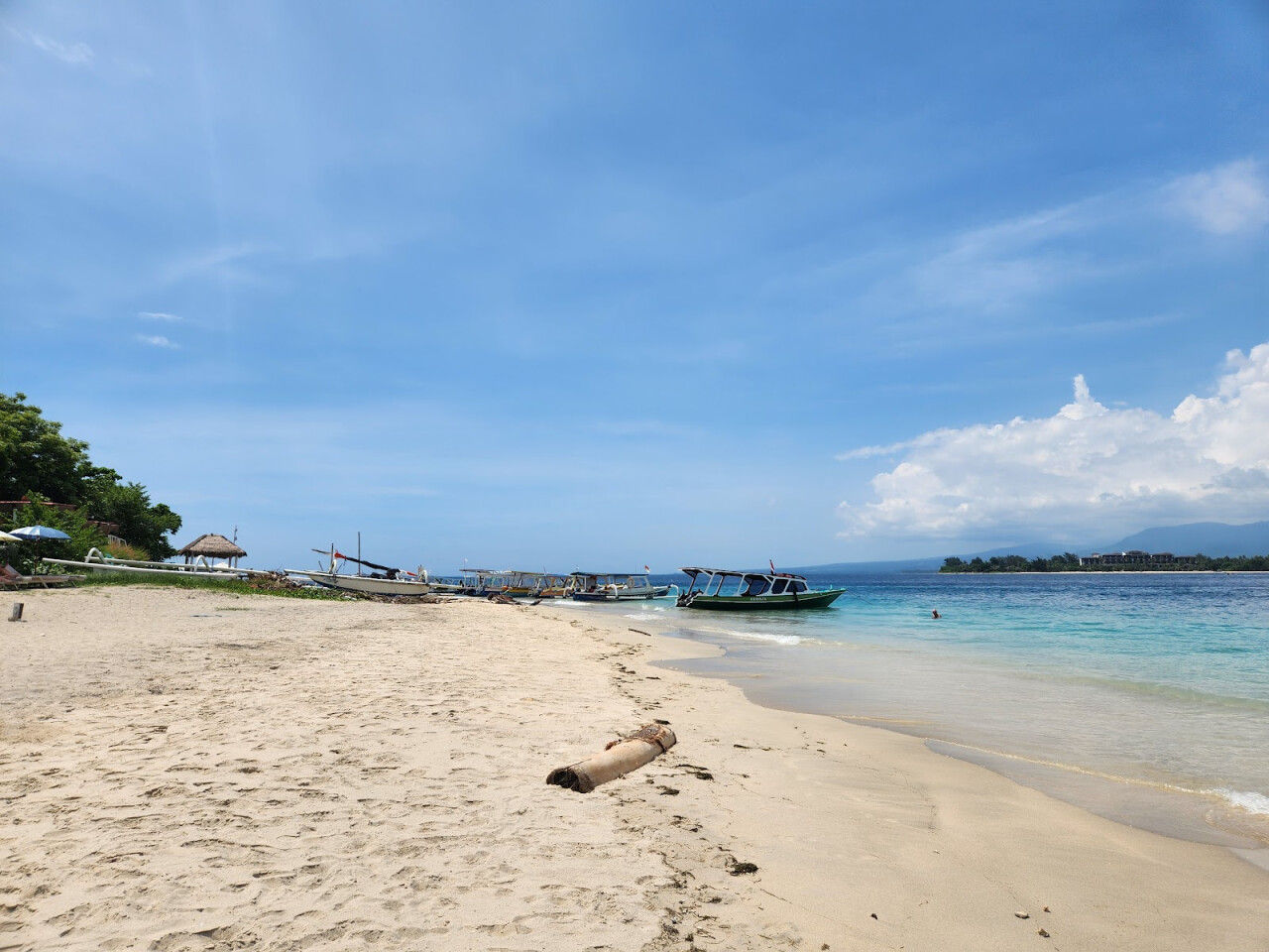 Zipp Bar Restaurant & Bungalows