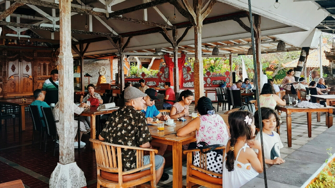 Lezat Beach Restaurant
