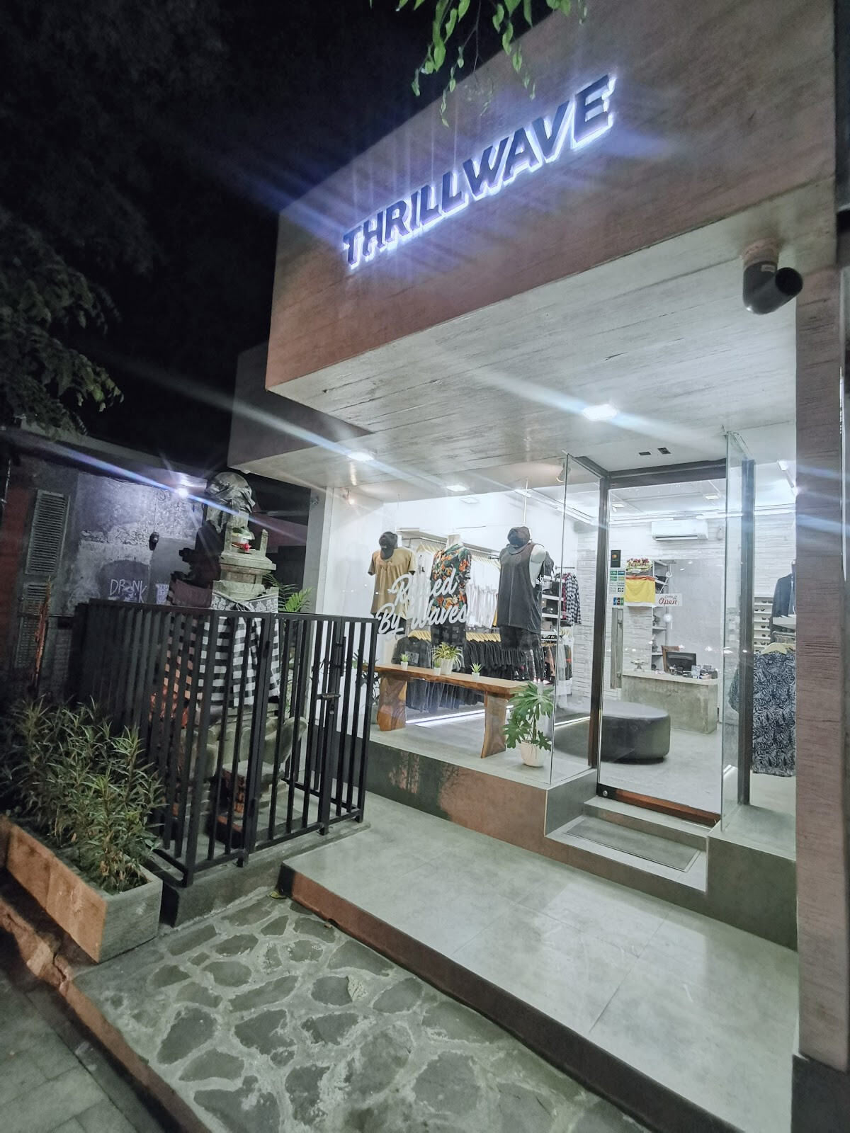 Thrillwave store