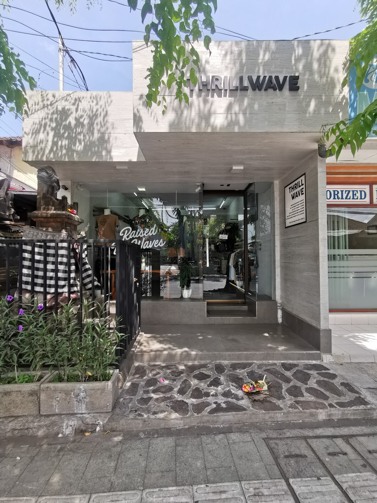 Thrillwave store