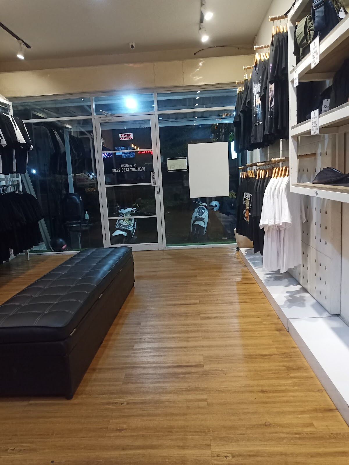 Simple Store Bali