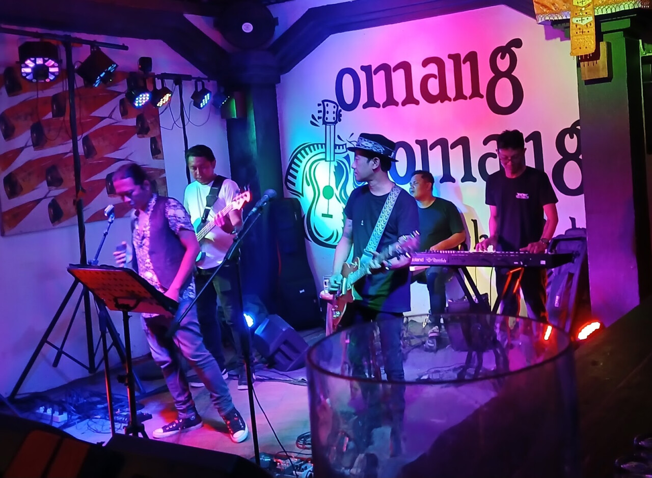 Omang Omang Bar And Diner.