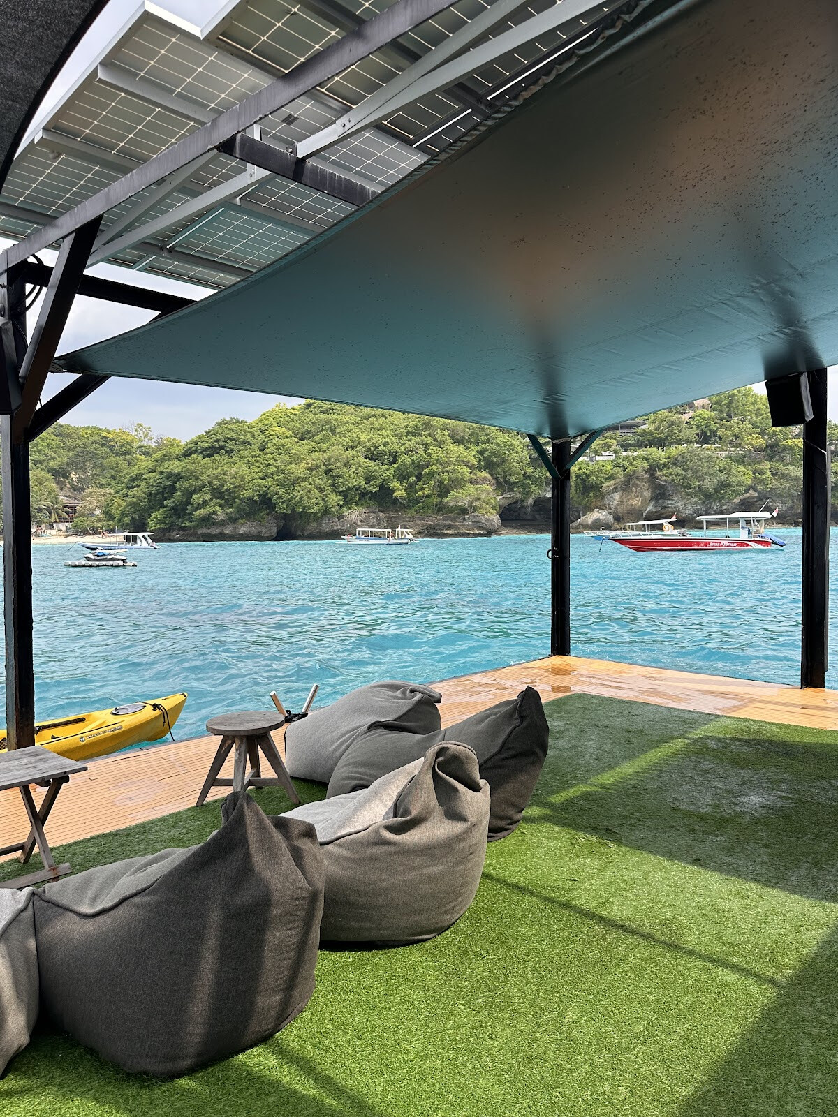 The Pontoon at Lago