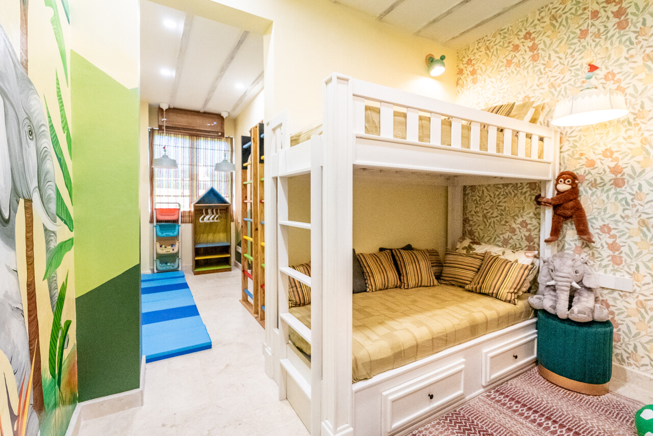 Вилла с детской комнатой Джимбаран 330м² 4 и более спален