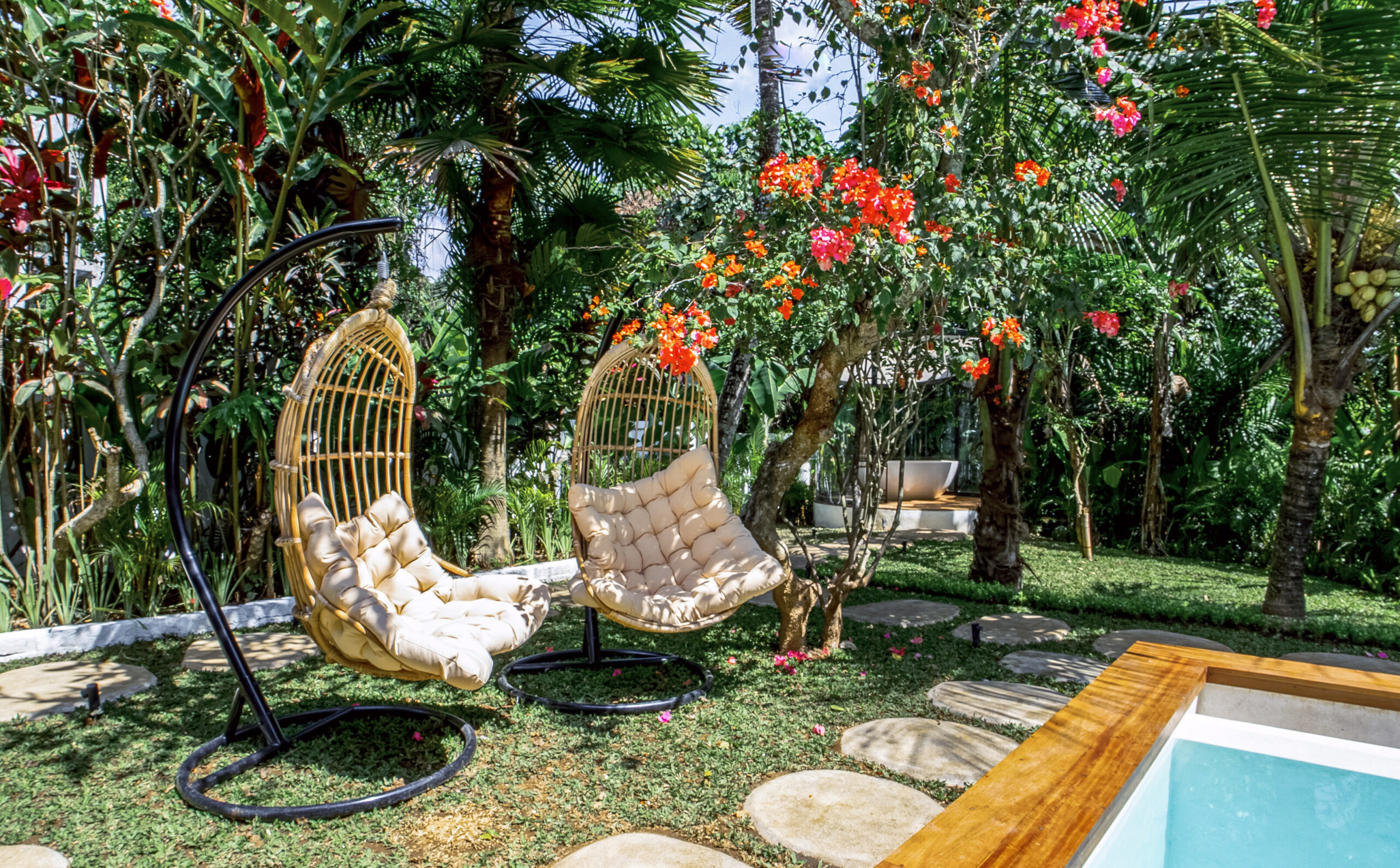 Вилла в десяти минутах от центра, с видом на джунгли. Убуд 2 спальни