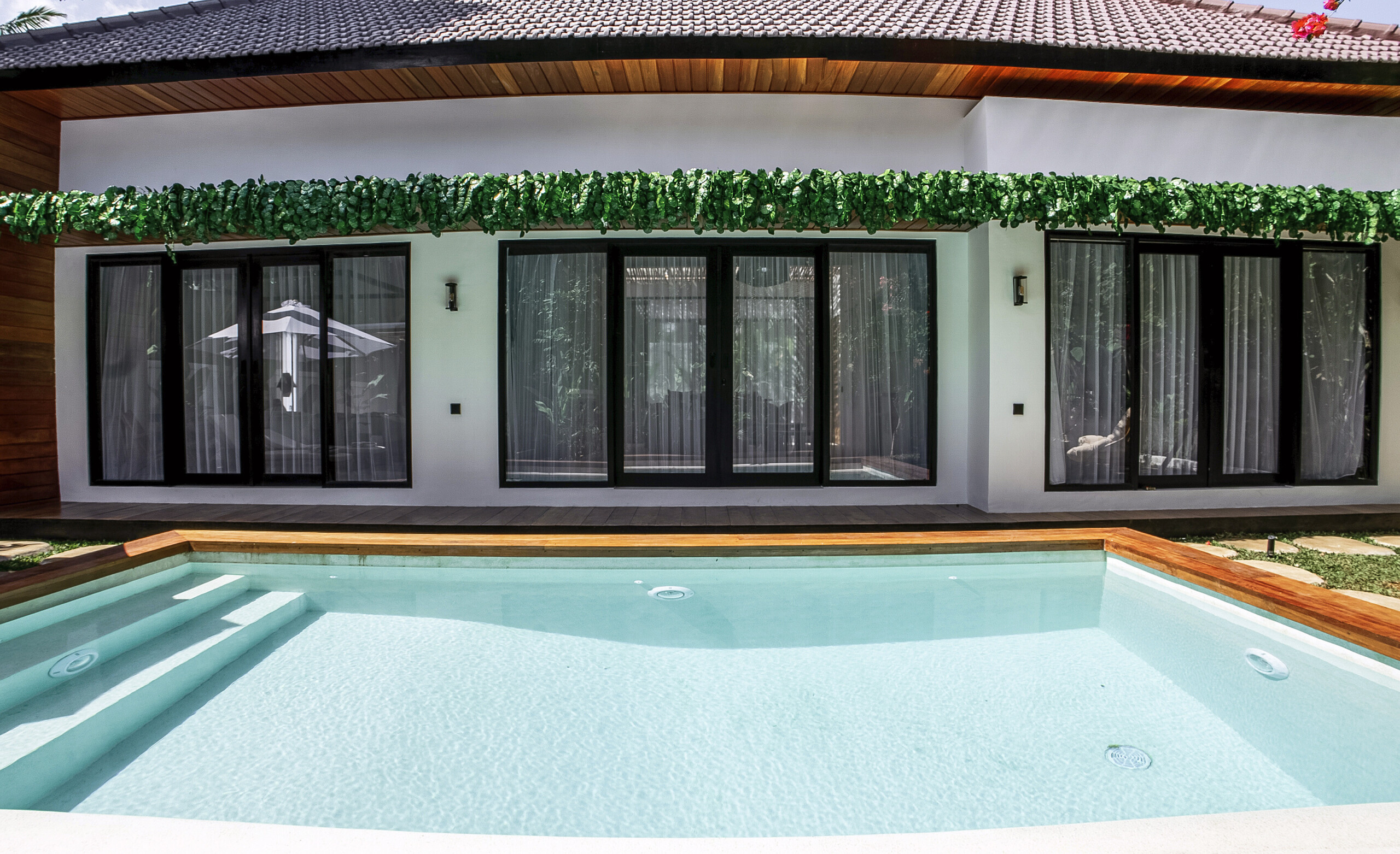 Вилла в десяти минутах от центра, с видом на джунгли. Убуд 2 спальни