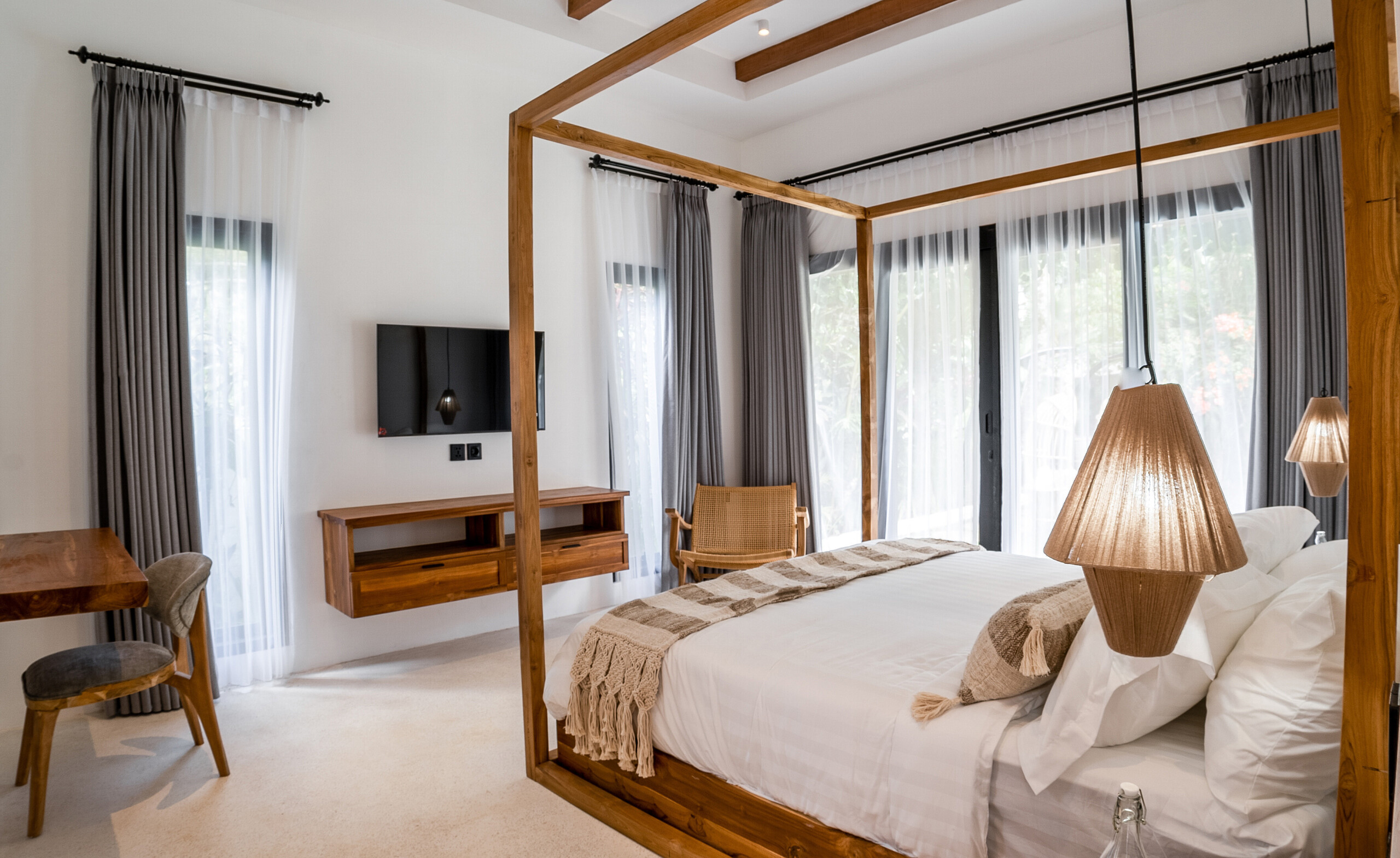 Вилла в десяти минутах от центра, с видом на джунгли. Убуд 2 спальни