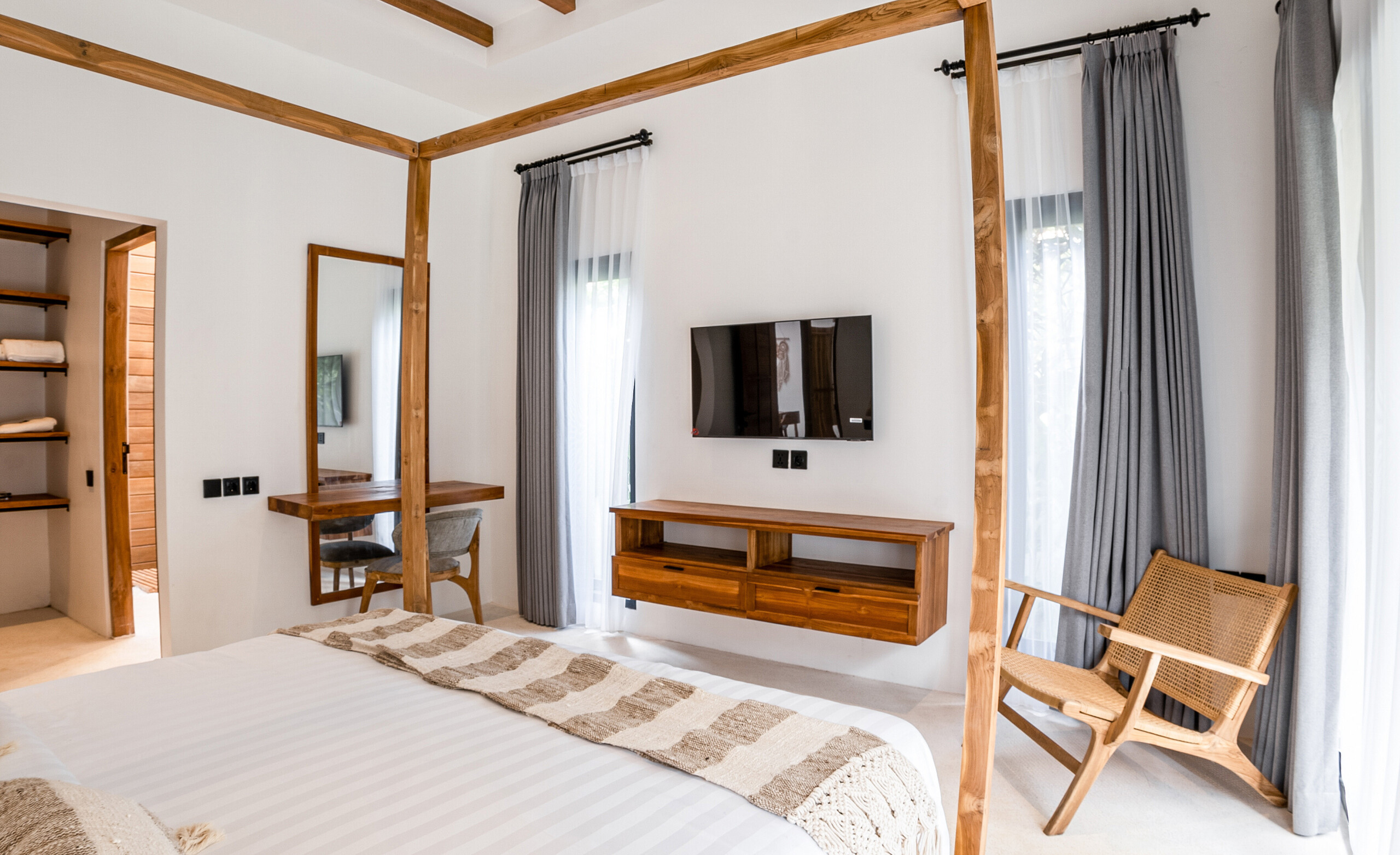 Вилла в десяти минутах от центра, с видом на джунгли. Убуд 2 спальни