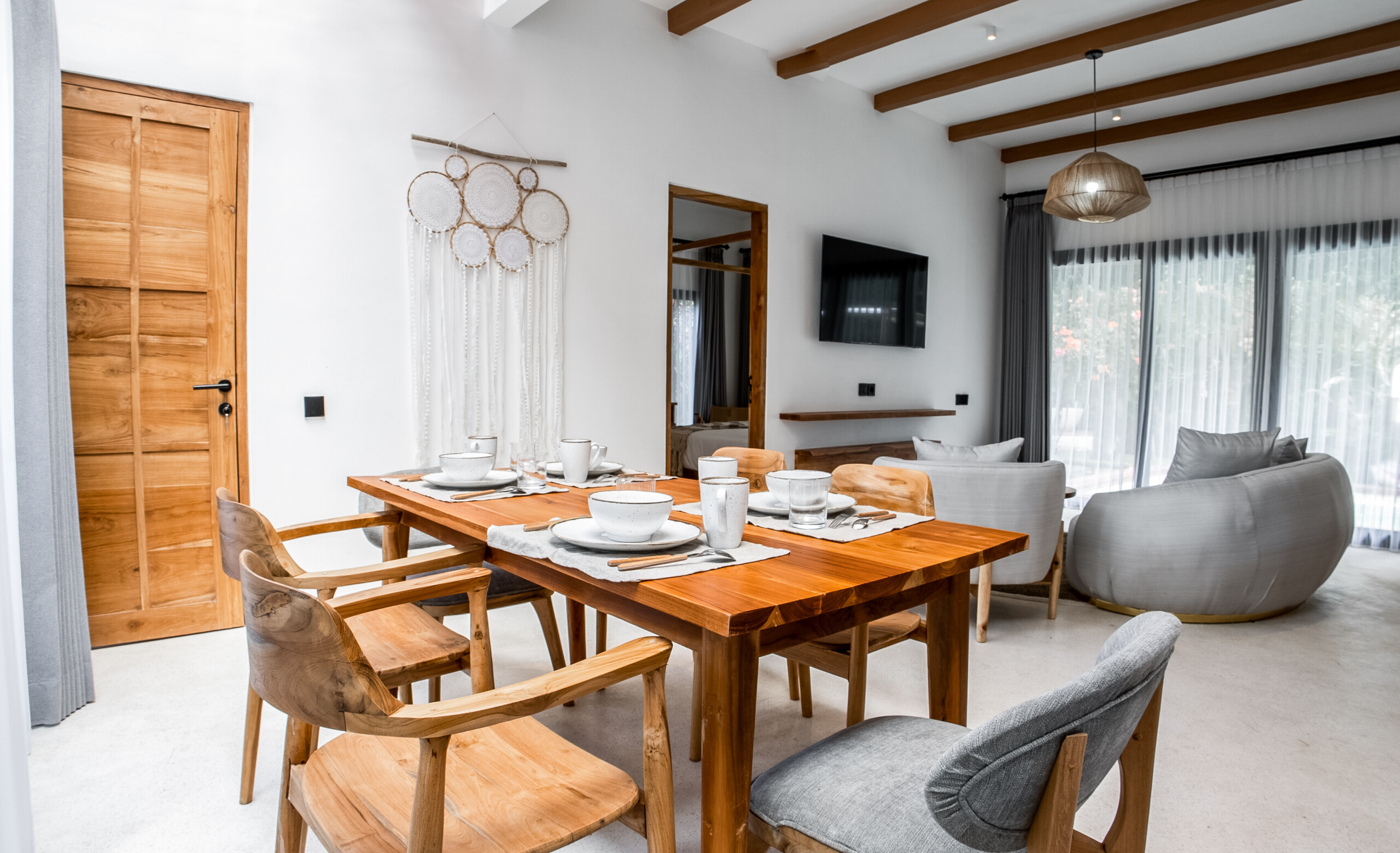 Вилла в десяти минутах от центра, с видом на джунгли. Убуд 2 спальни