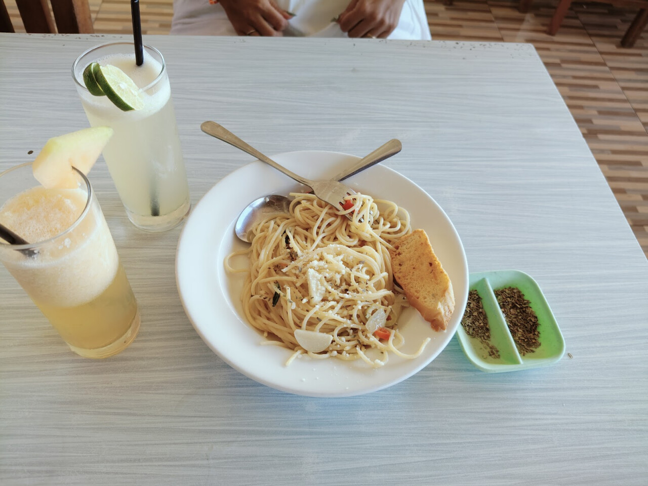 Sebuluh Resto&Bar