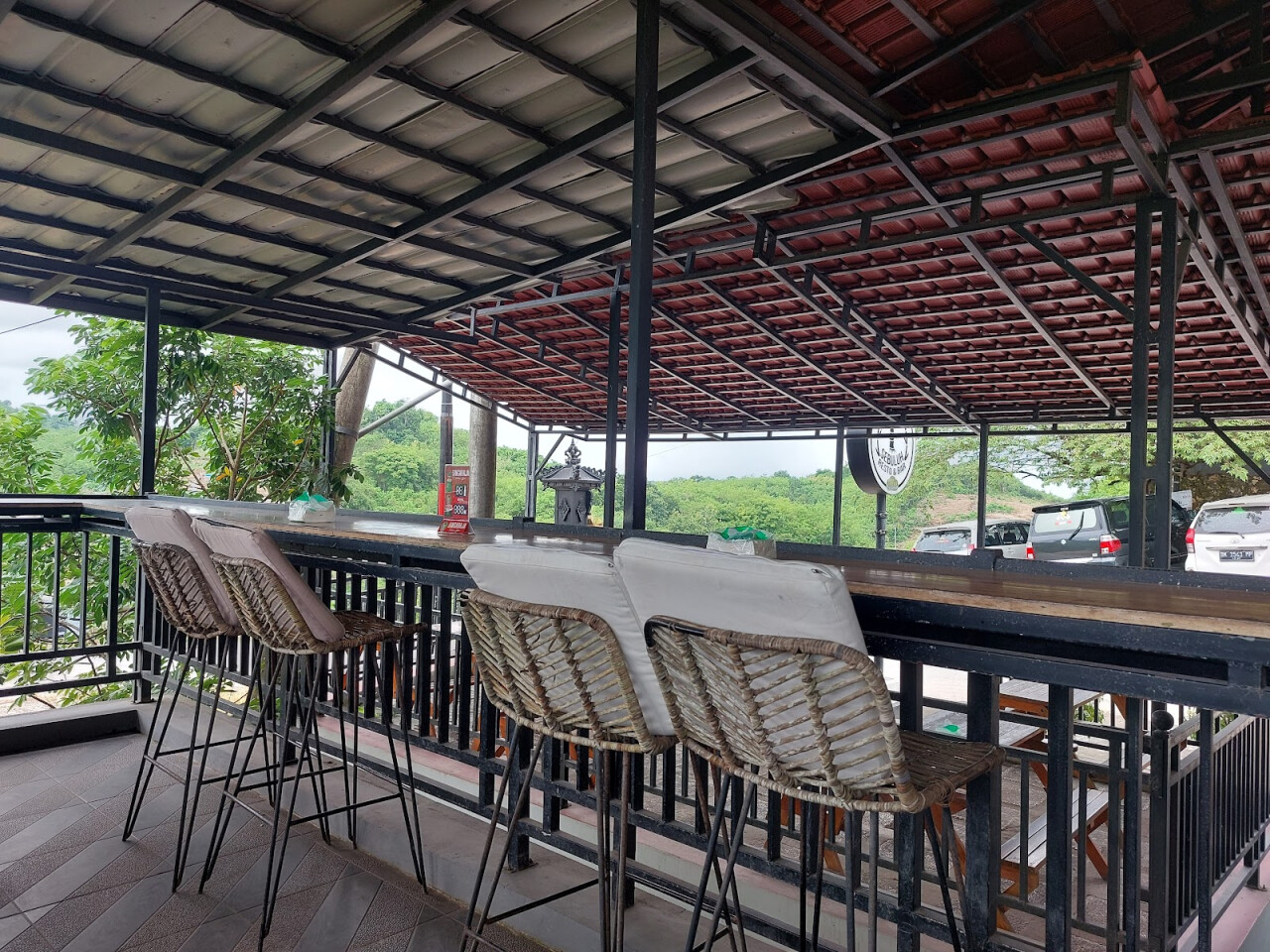 Sebuluh Resto&Bar