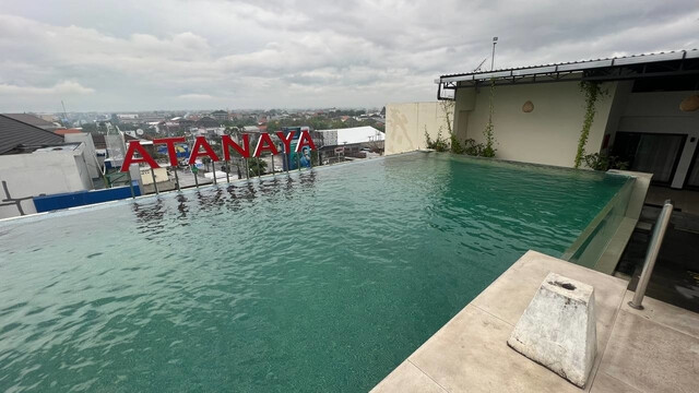 SKY8 Rooftop Swimming Pool Atanaya