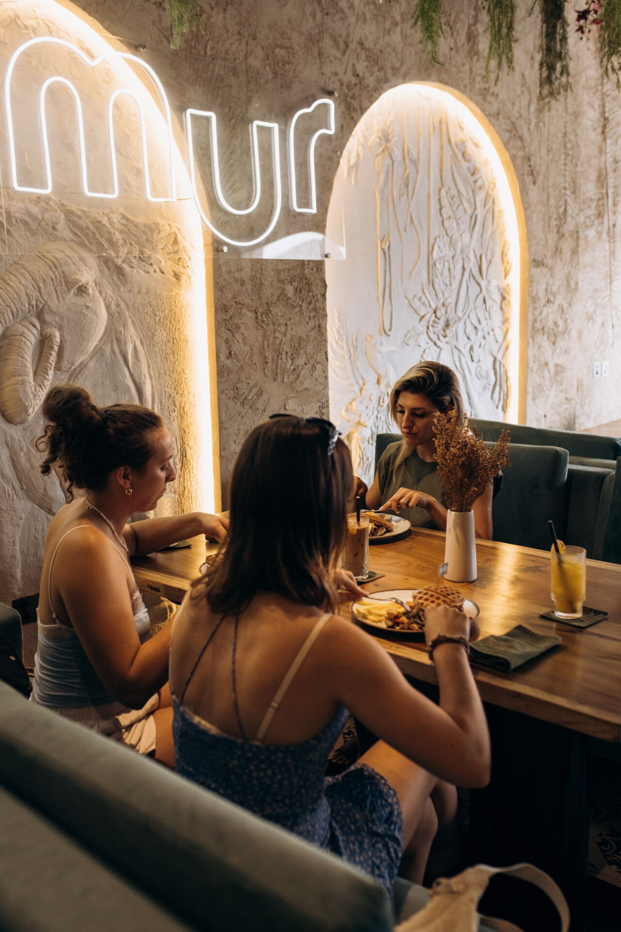 Murmur lounge restaurant