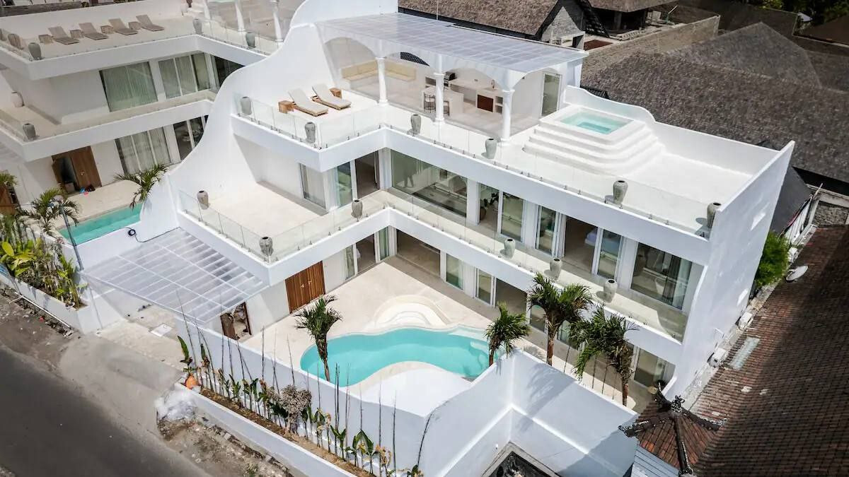 Вилла с бассейном в переренан Чангу 400м² 4 и более спален