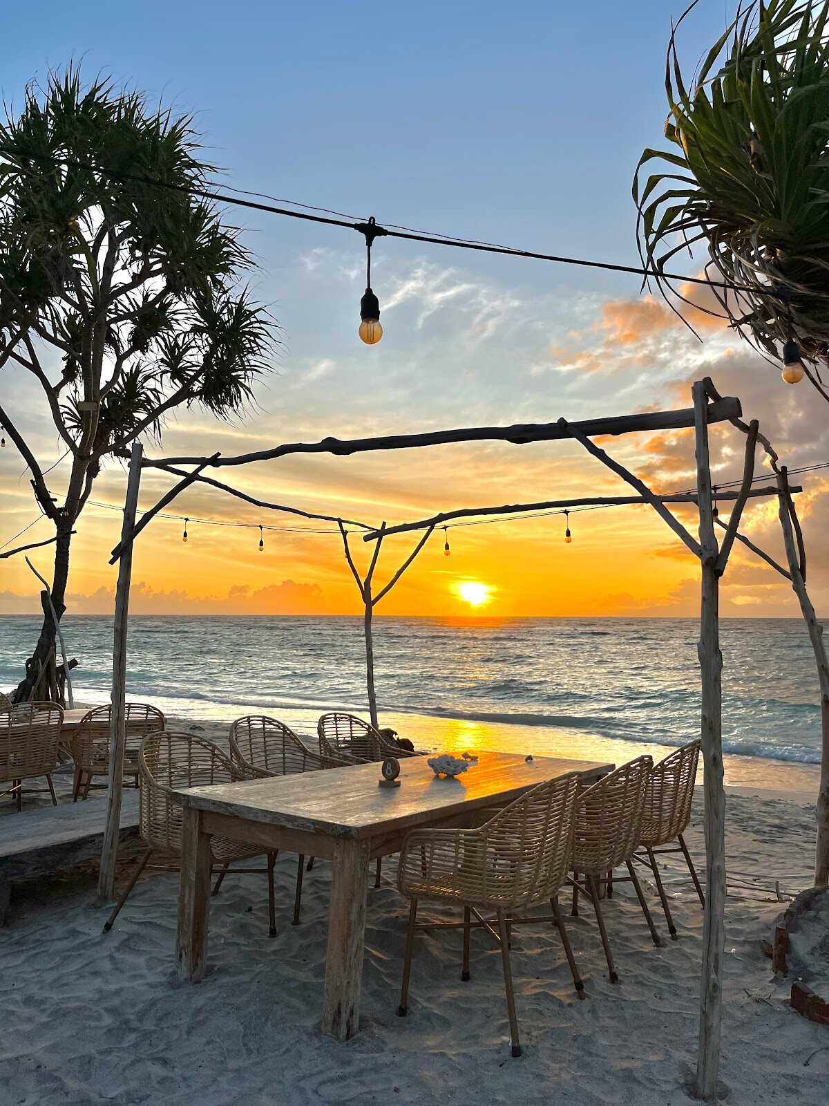 Hula! Sunset Beach Club & Restaurant