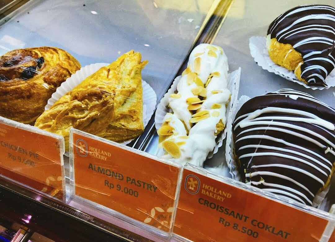 Holland Bakery