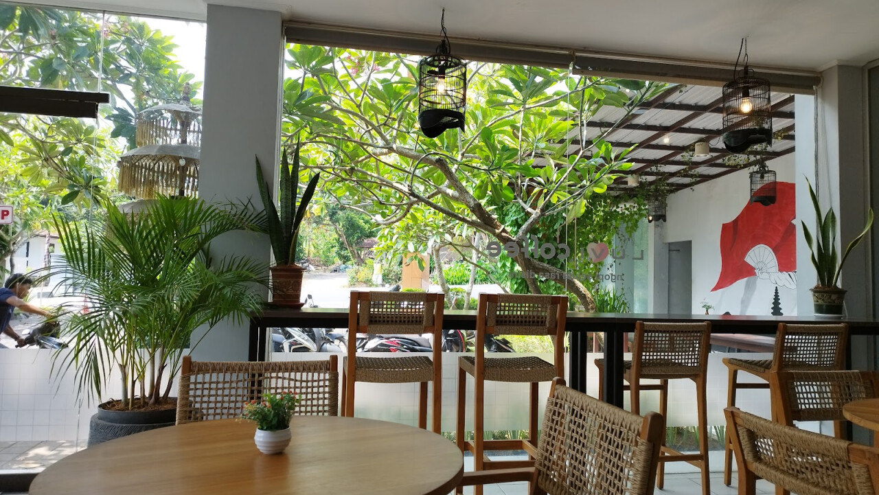 Luvi Cafe & Restaurant.