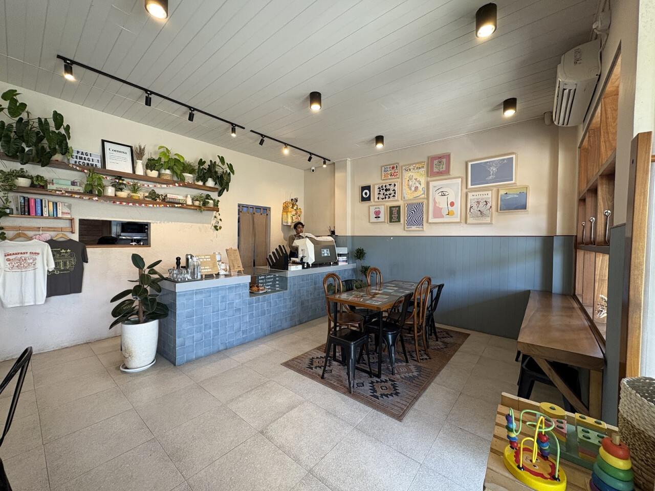 Comma Cafe