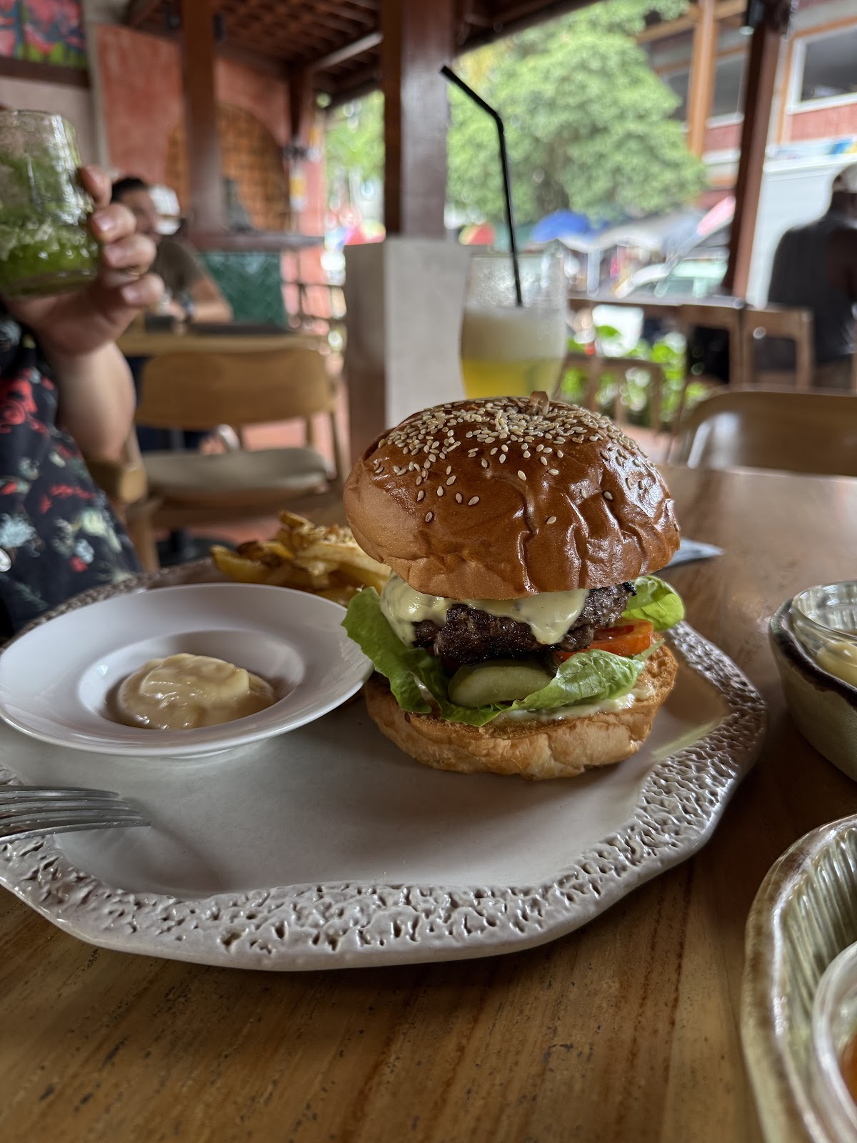 кафе Oops Restaurant and Bar 2