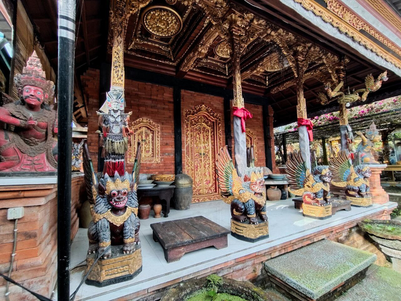 Ada Garuda Gallery - пещера Гаруда и дух Бали