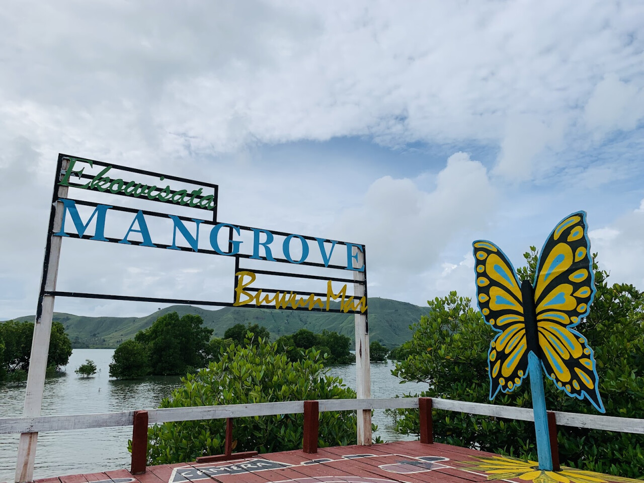 Wisata Mangrove Buwun Mas