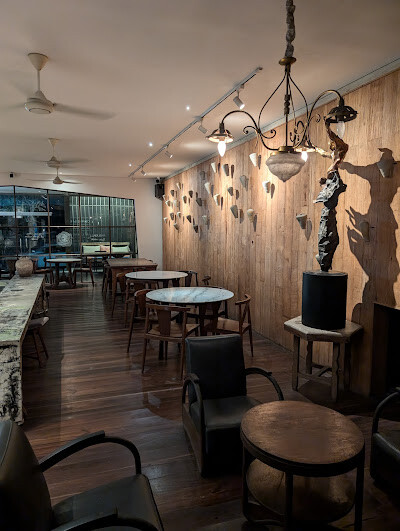 TONYRAKA Art Lounge