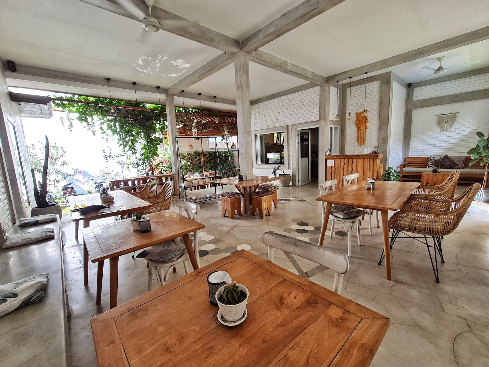 Dini Guest House & Kitchen