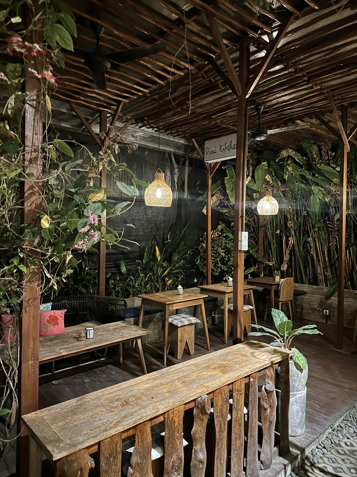 Dini Guest House & Kitchen