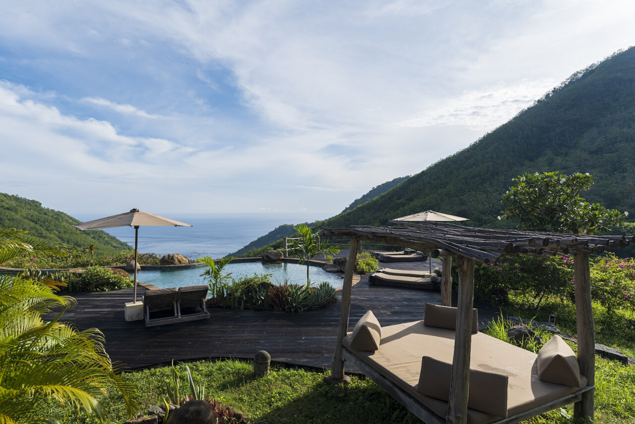 Mathis Lodge, Amed