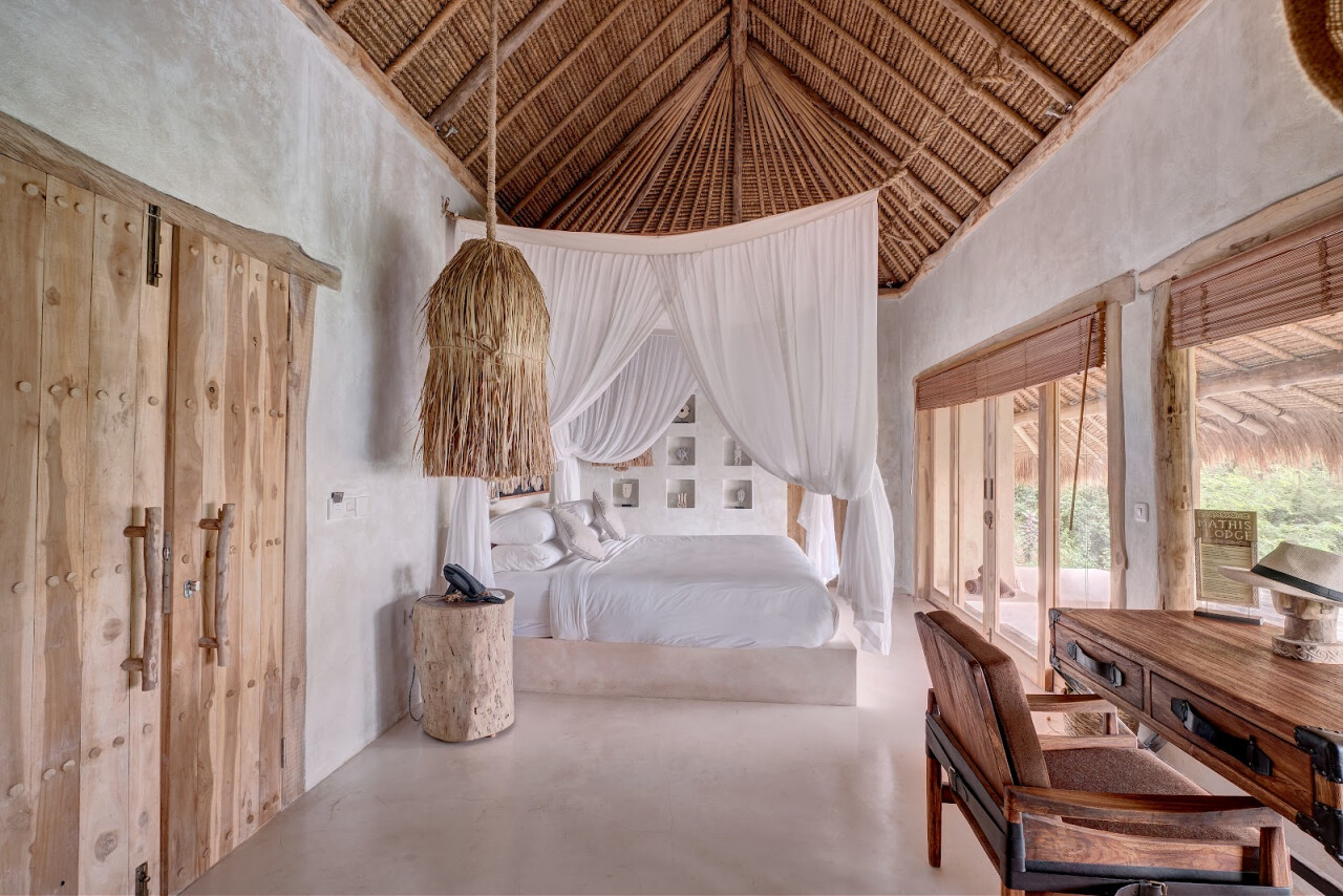 Mathis Lodge, Amed