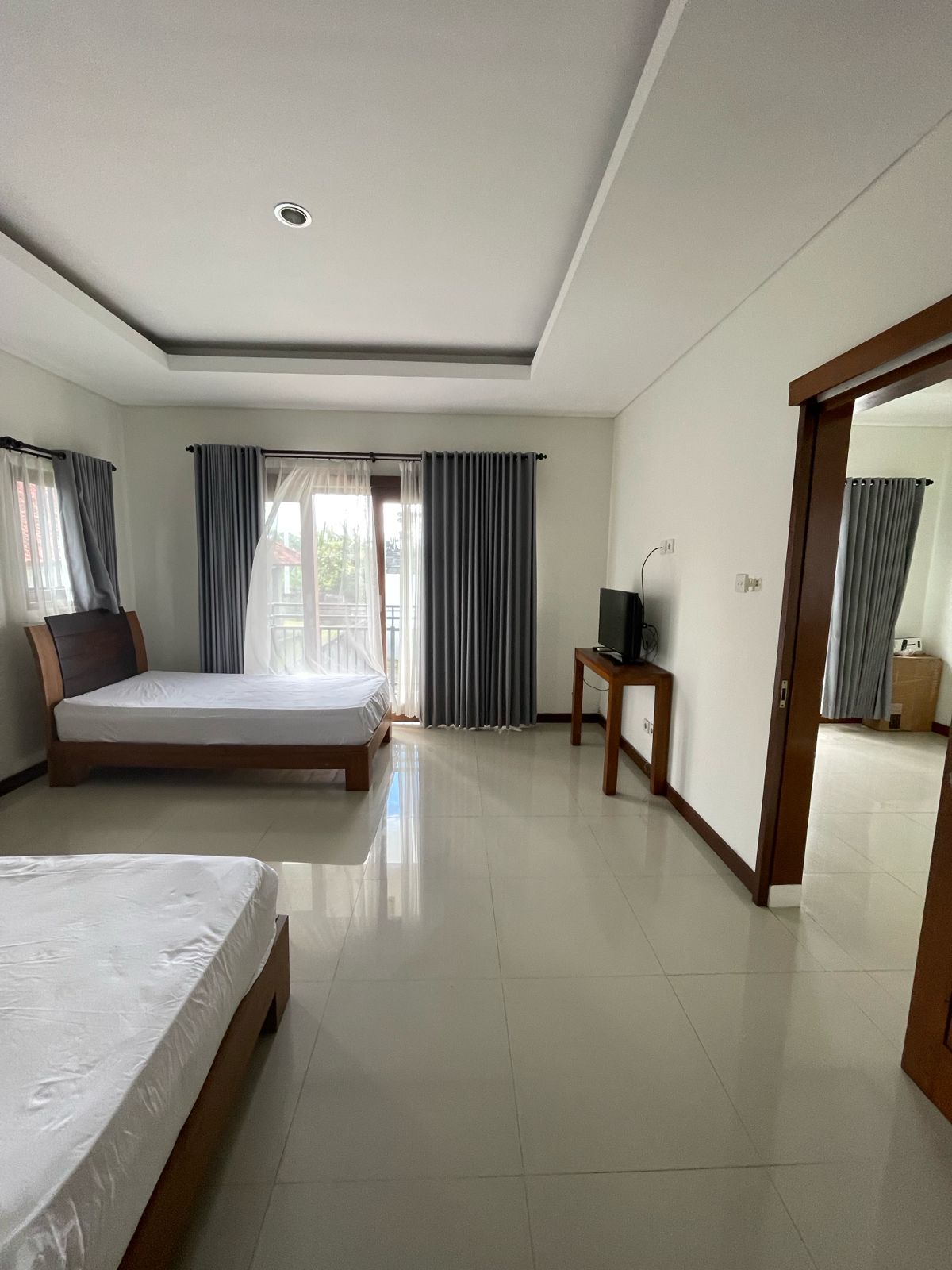 Вилла 2 этажа, кухня big space, сад Керобокан 200м² 2 спальни