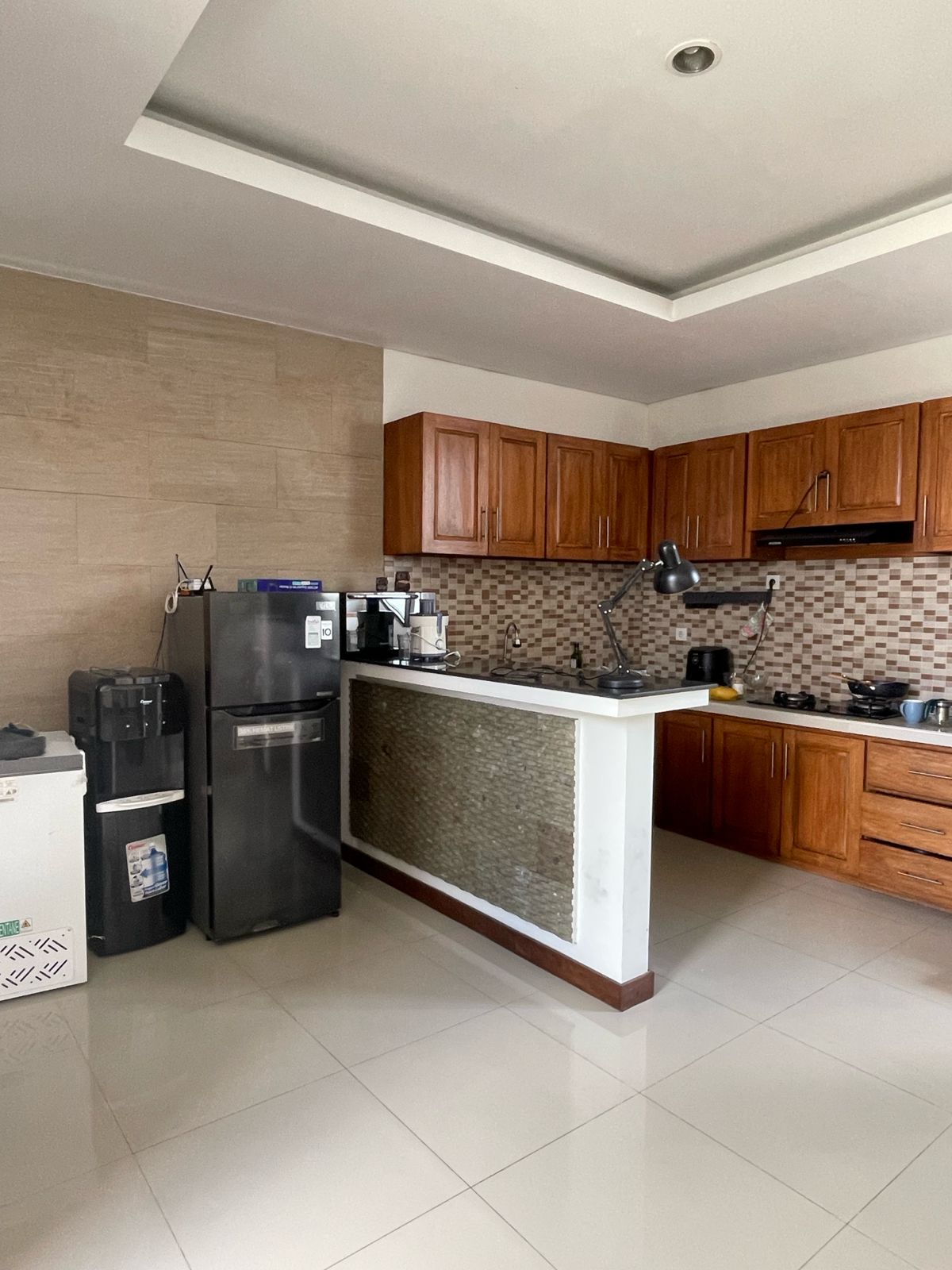 Вилла 2 этажа, кухня big space, сад Керобокан 200м² 2 спальни
