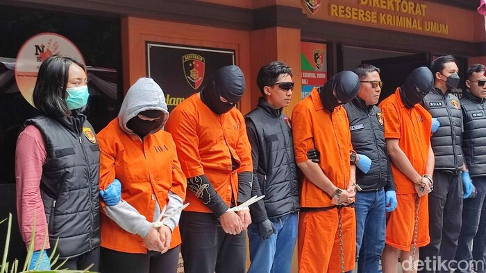 Иностранцы и инспекторы иммиграции задержаны за нападение на туриста на Бали