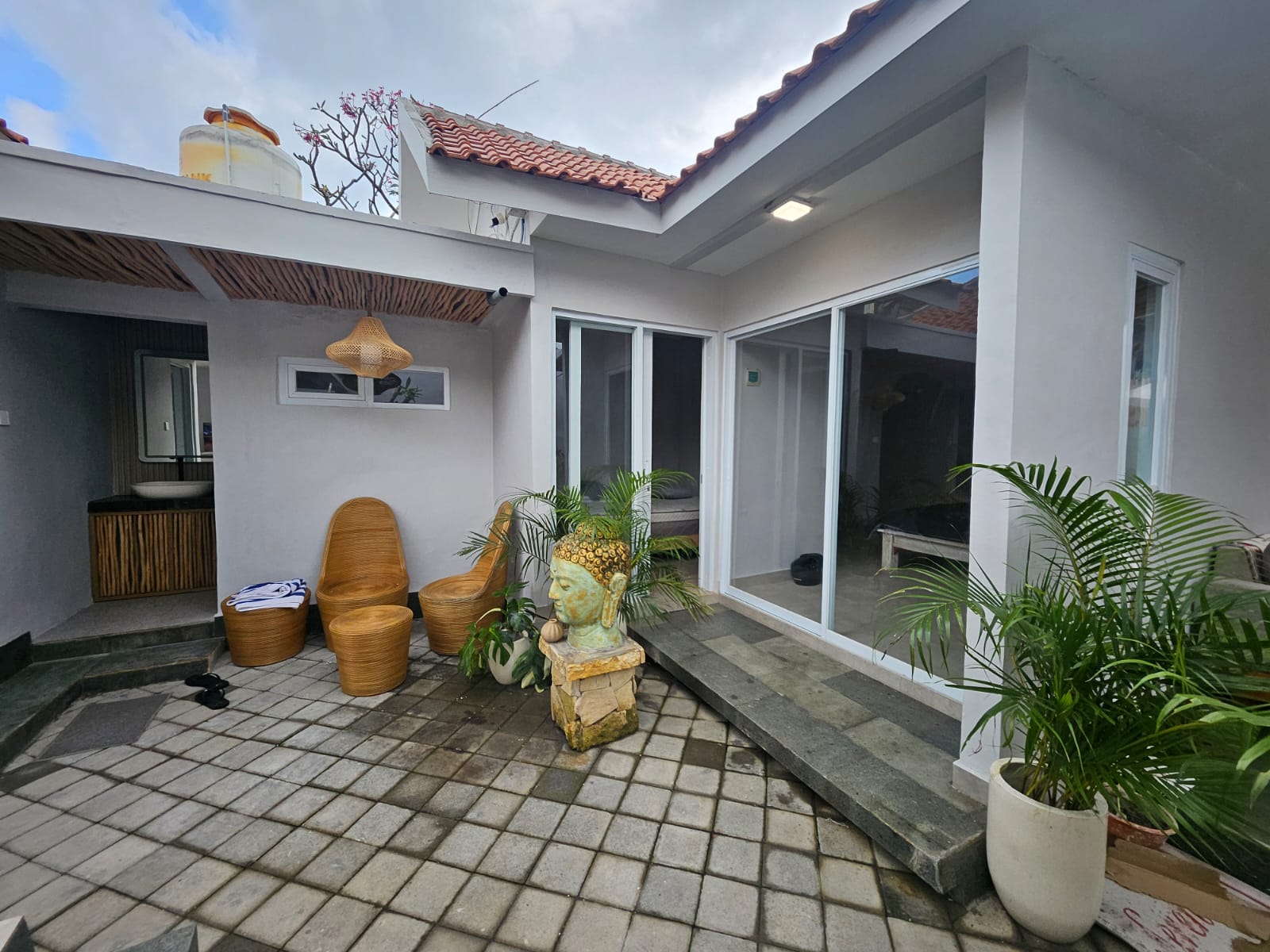 Вилла villa for sale Денпасар 1м² 2 спальни