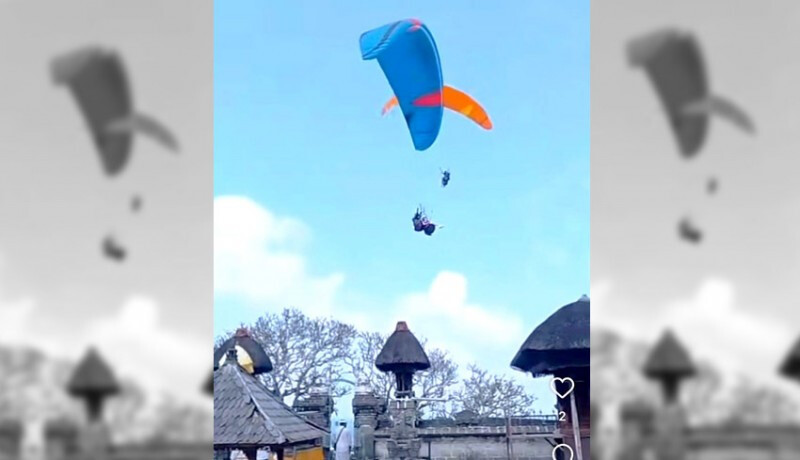 Парапланеристы на Бали оказались в центре скандала из-за полёта над храмом