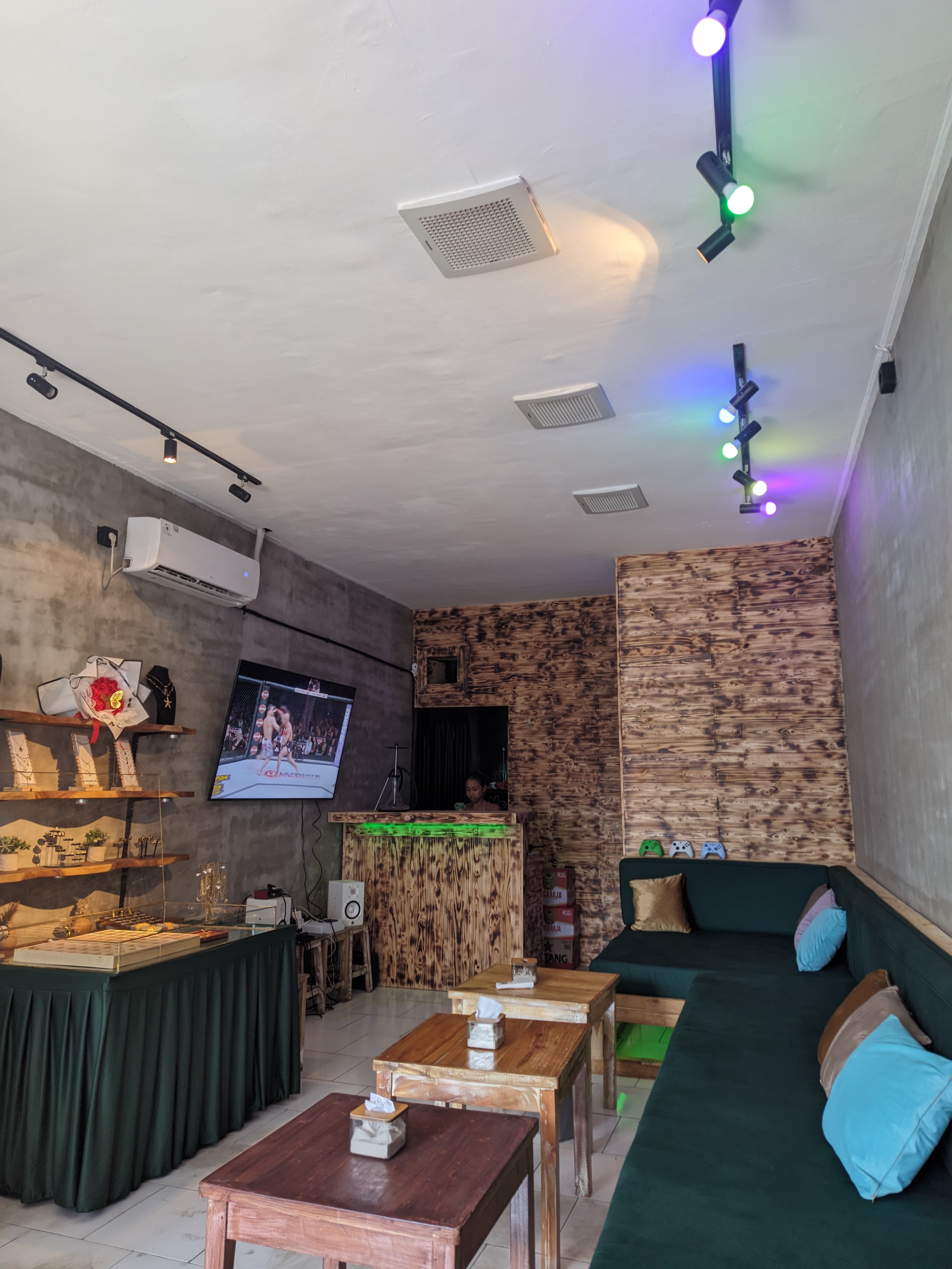 MOON BABY x SYOWI | Shisha Lounge & Custom Jewelery