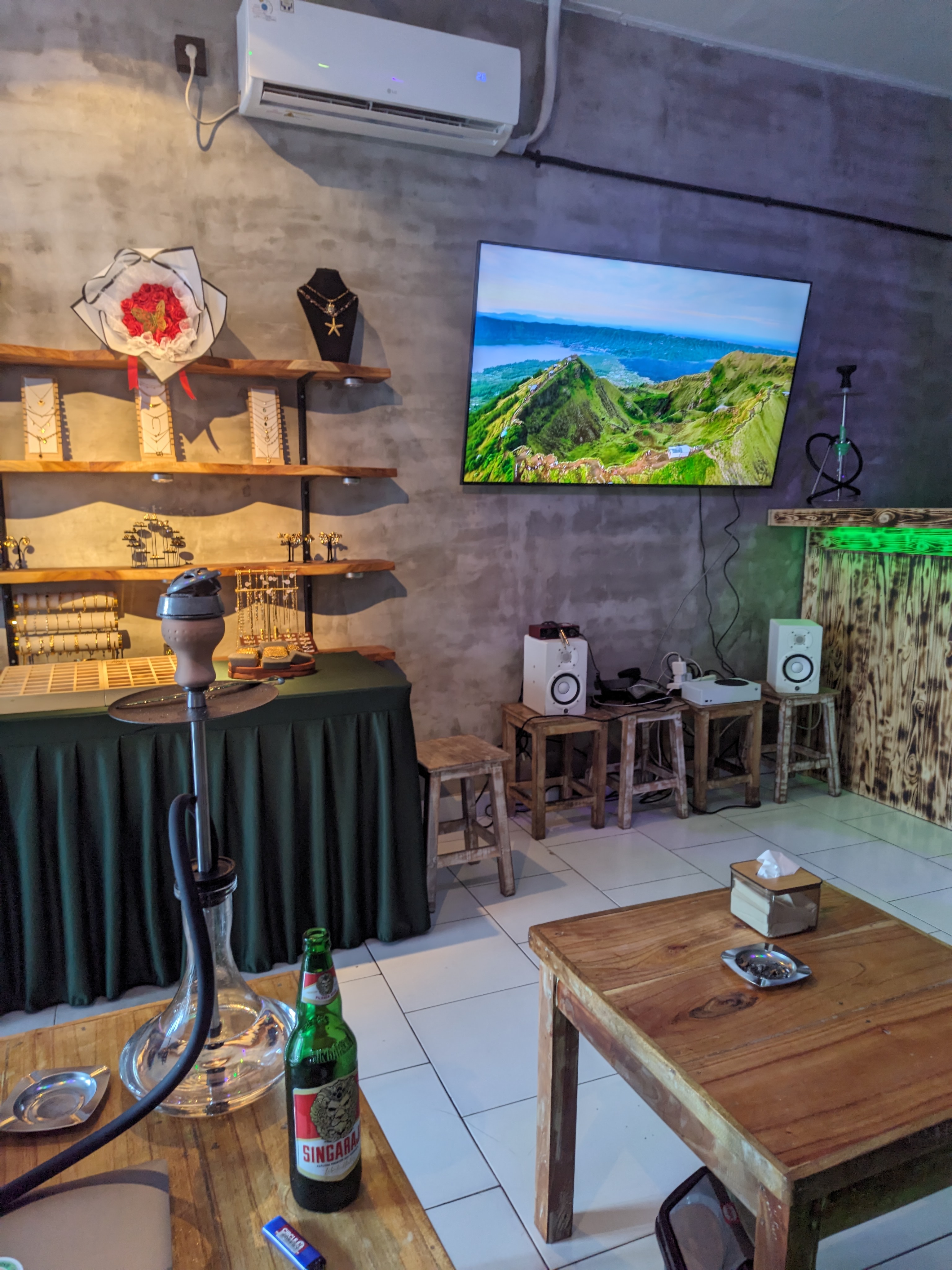MOON BABY x SYOWI | Shisha Lounge & Custom Jewelery