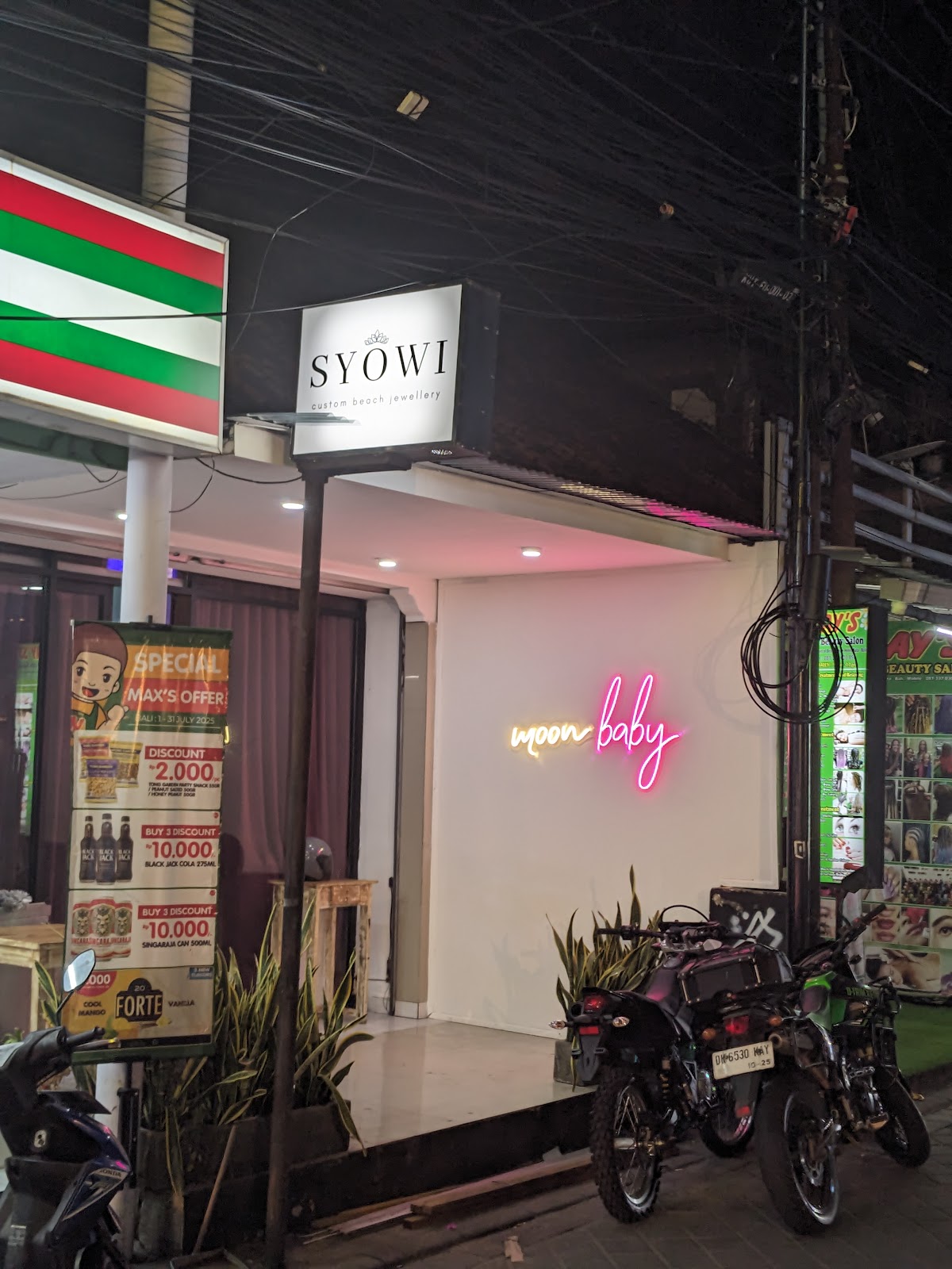 MOON BABY x SYOWI | Shisha Lounge & Custom Jewelery
