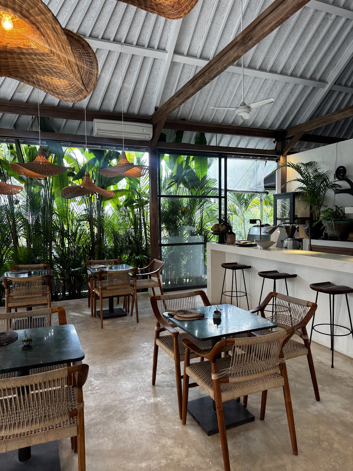 Mamoo Ubud Cafe Restaurant