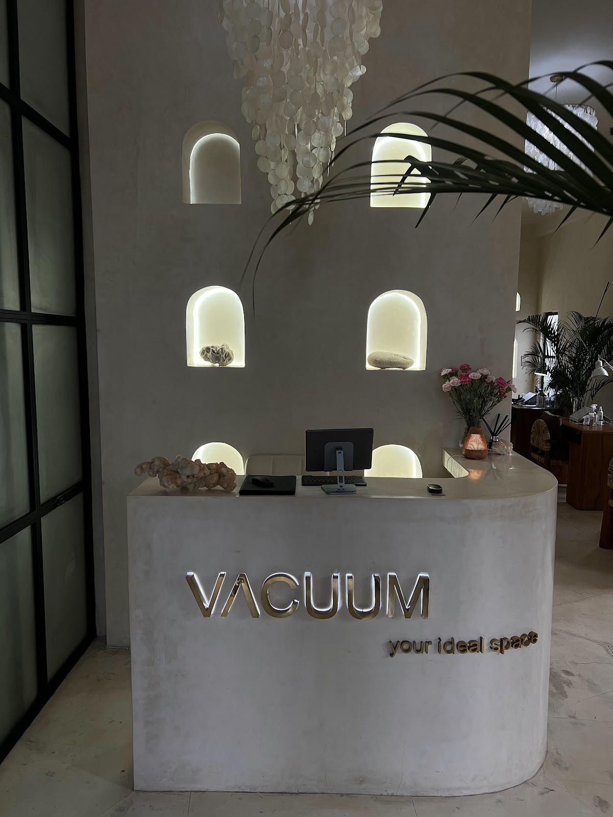 VACUUM beauty studio - manicure| pedicure| lashes| brows| salon Ubud