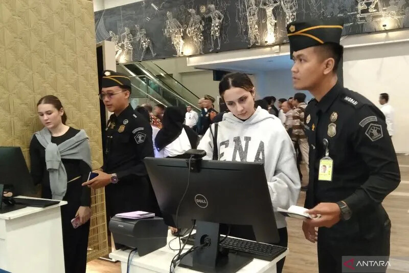 В аэропорту Бали поставили компьютеры для заполнения формы All Indonesia