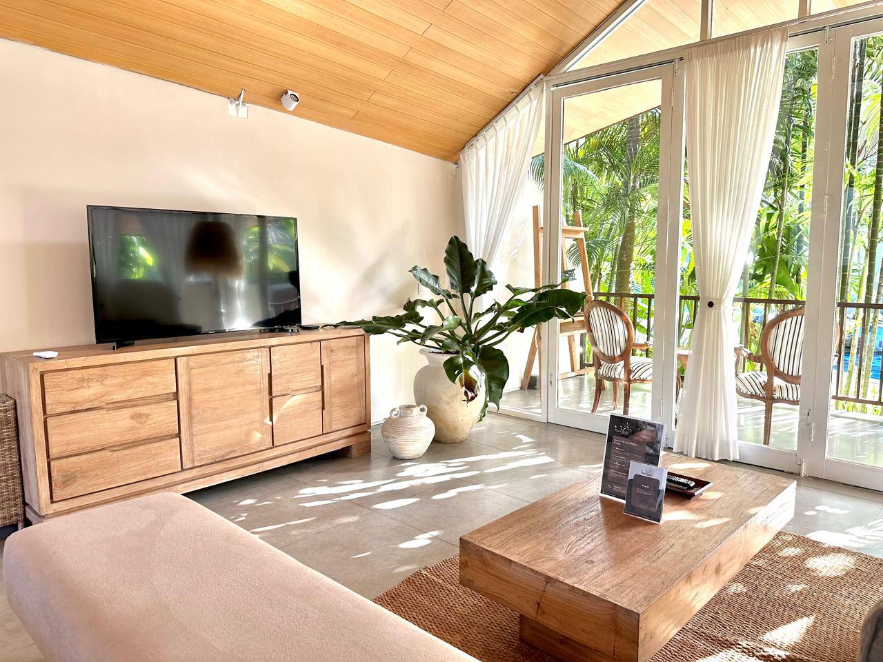 Вилла современная Беноа (нуса дуа) 2 спальни