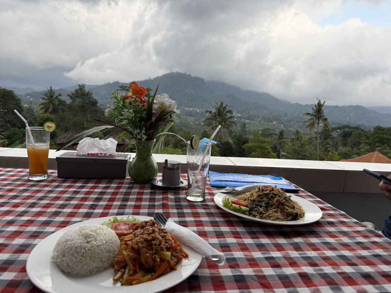 WARUNG NYOMAN